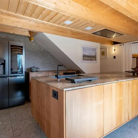 Mountain Chalet With Sauna And Hot Tub Gordona